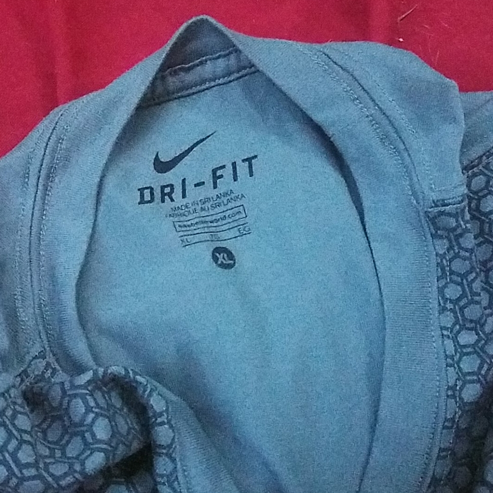 Dri-fit Nike shirt - Picture 2 of 2